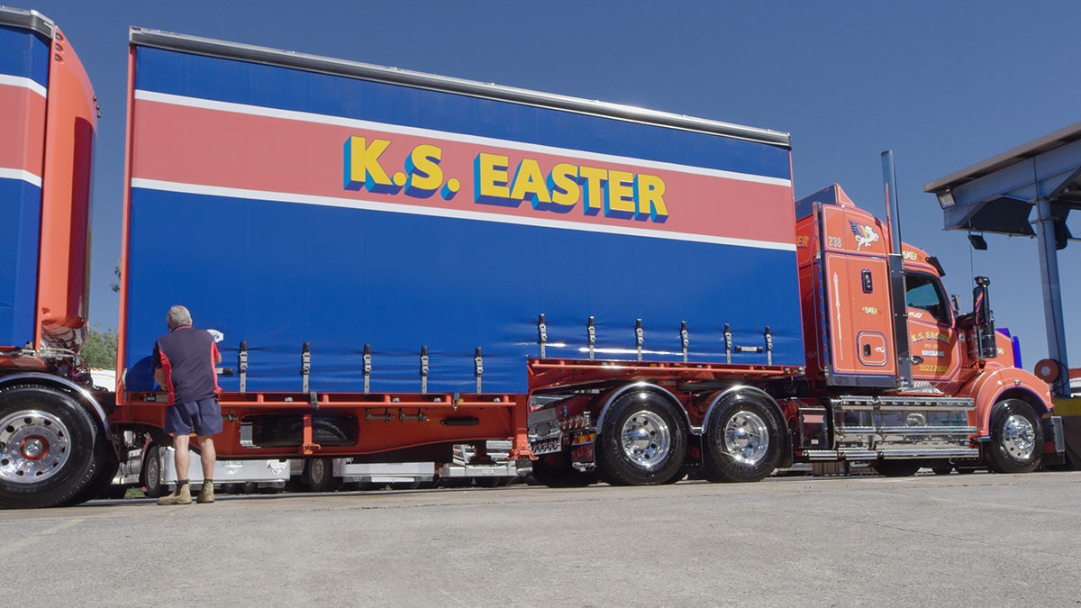 Freighter Semi Trailers KS Easter Curtain Sided